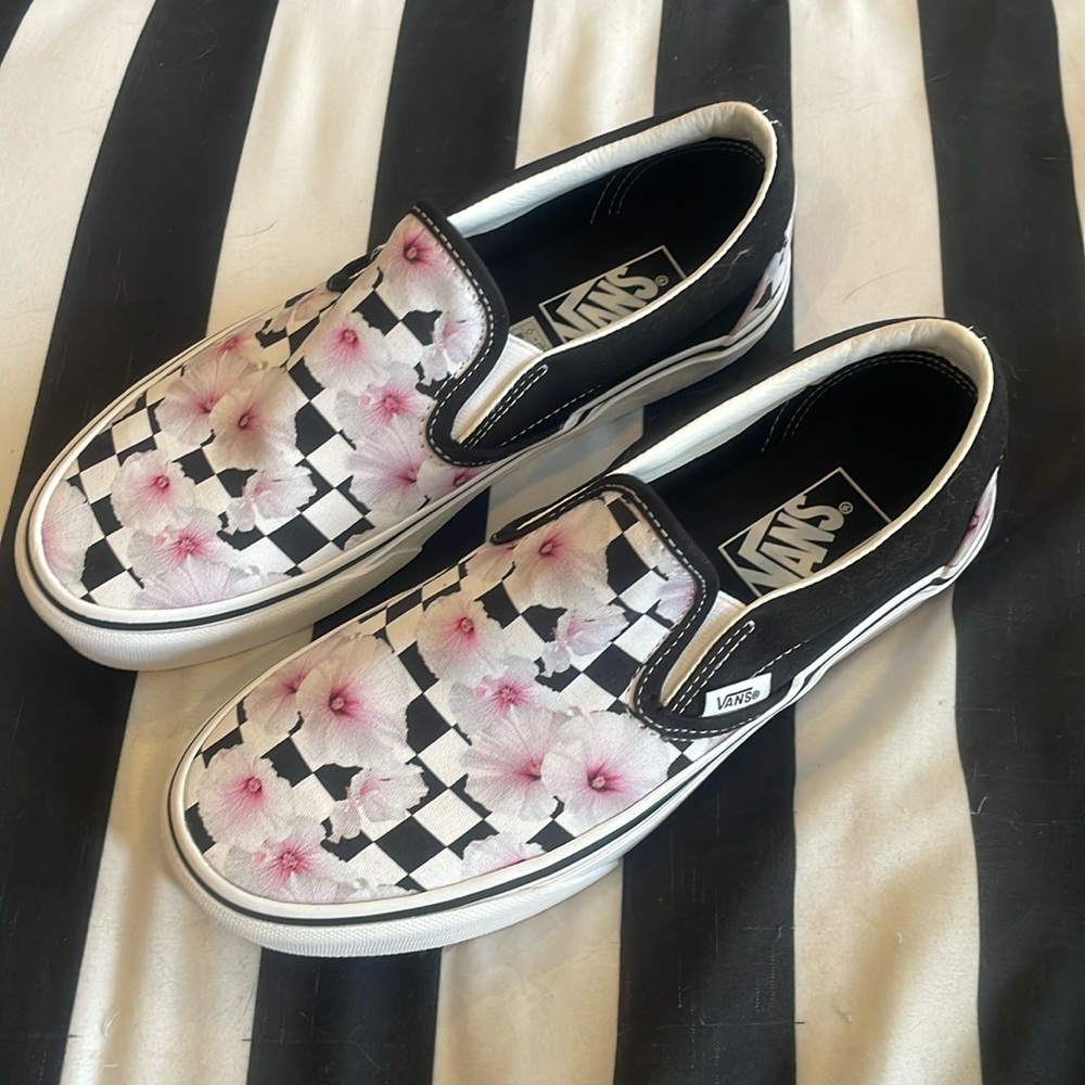 Vans Floral print NWOT Size 8 women